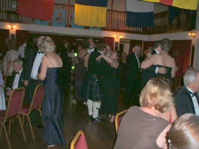 Everyone is dancing